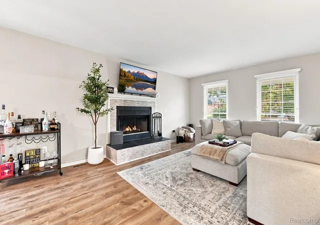 Photo 3 of Single family home for sale at 933 Abingdon St N, Oxford, MI 48371 | MLS# 20261071853 | Listing updated on 2026-09-11