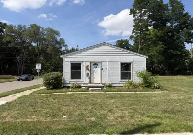 Photo 2 of Single family home for sale at 418 Franklin Rd, Pontiac, MI 48341 | MLS# 81026047468 | Listing updated on 2026-09-07