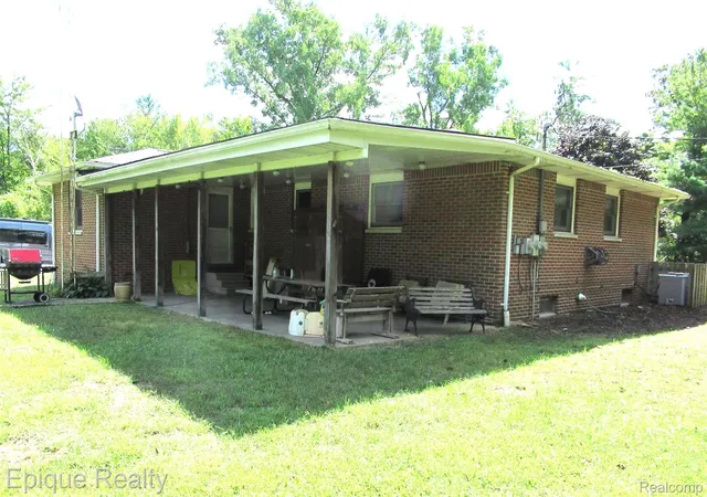 Photo 3 of Single family home for sale at 5350 Davis Rd, Saint Clair, MI 48079 | MLS# 20261071862 | Listing updated on 2026-09-09