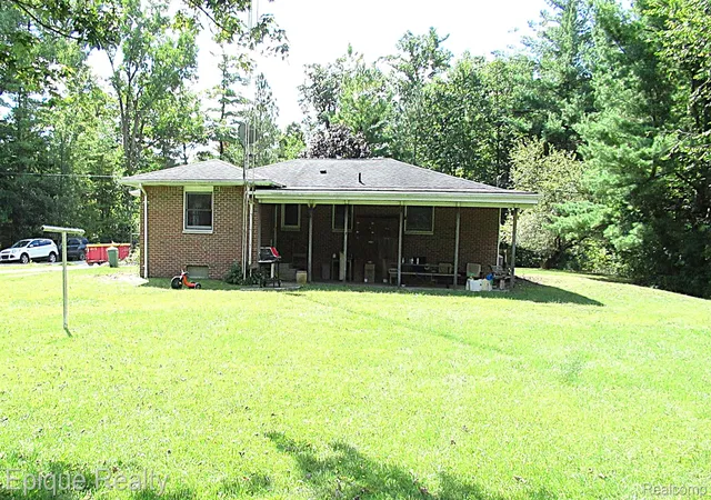 Photo 3 of Single family home for sale at 5350 Davis Rd, Saint Clair, MI 48079 | MLS# 20261071862 | Listing updated on 2026-09-09