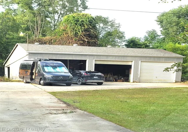 Photo 4 of Single family home for sale at 5350 Davis Rd, Saint Clair, MI 48079 | MLS# 20261071862 | Listing updated on 2026-09-09