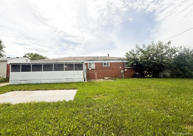 Photo 18 of Single family home for sale at 8439 Plumbrook Rd, Sterling Heights, MI 48313 | MLS# 20261071863 | Listing updated on 2026-10-21