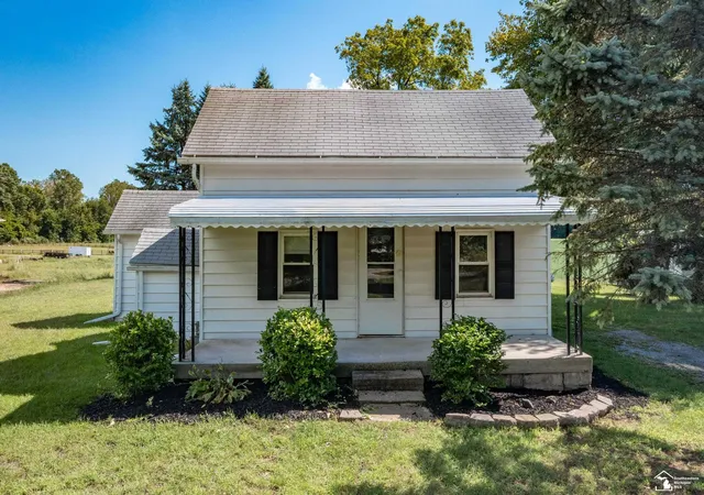 Photo 1 of Single family home for sale at 9230 Crabb Dr, Temperance, MI 48182 | MLS# 57050221029 | Listing updated on 2026-09-10