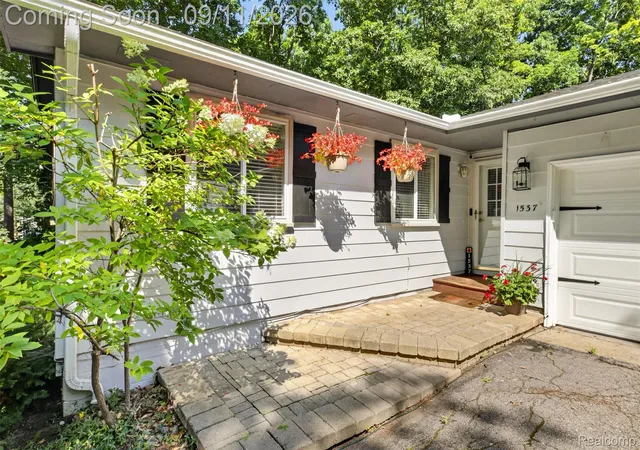 Photo 2 of Single family home for sale at 1537 Odette, Hartland, MI 48353 | MLS# 20261071869 | Listing updated on 2026-09-13