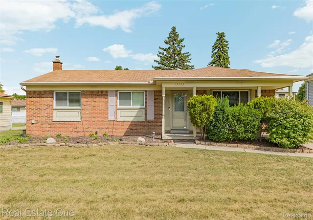 Photo 2 of Single family home for sale at 15063 Annapolis Dr, Sterling Heights, MI 48313 | MLS# 20261071870 | Listing updated on 2026-09-13