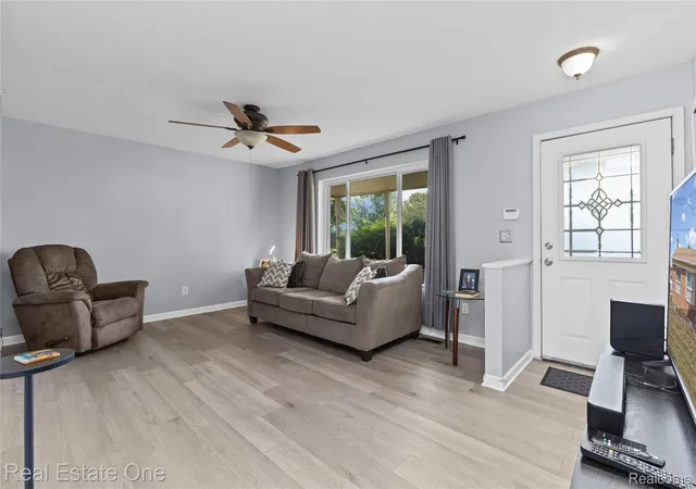 Photo 4 of Single family home for sale at 15063 Annapolis Dr, Sterling Heights, MI 48313 | MLS# 20261071870 | Listing updated on 2026-09-13