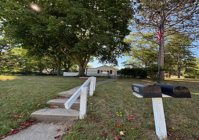 Photo 3 of Single family home for sale at 808 Anderson St, Ludington, MI 49431 | MLS# 67026047471 | Listing updated on 2026-10-08