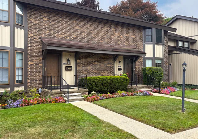 Photo 25 of Condo for sale at 25073 Oakbrooke Dr, Southfield, MI 48033 | MLS# 81026047472 | Listing updated on 2026-09-14