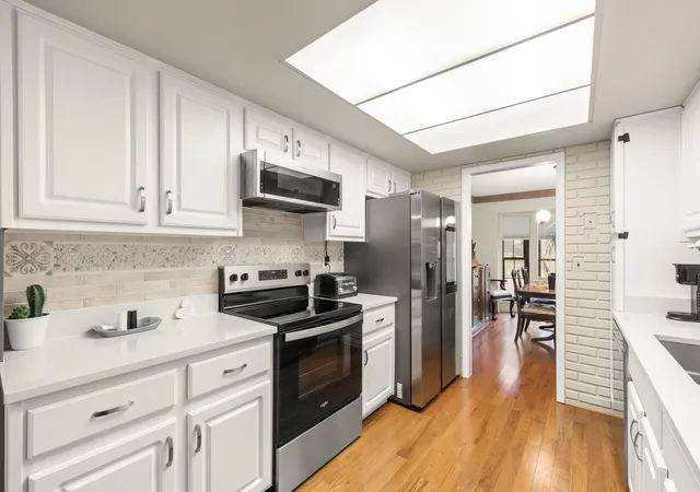 Photo 2 of Condo for sale at 25073 Oakbrooke Dr, Southfield, MI 48033 | MLS# 81026047472 | Listing updated on 2026-09-14