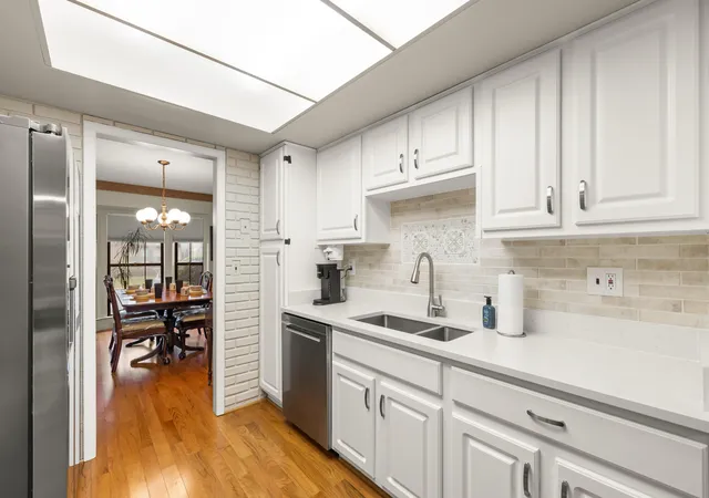 Photo 3 of Condo for sale at 25073 Oakbrooke Dr, Southfield, MI 48033 | MLS# 81026047472 | Listing updated on 2026-09-14