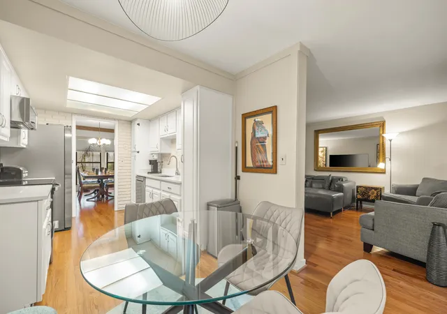 Listing Photo 4 - Condo for sale in building located at 25073 Oakbrooke Dr, Southfield, MI 48033