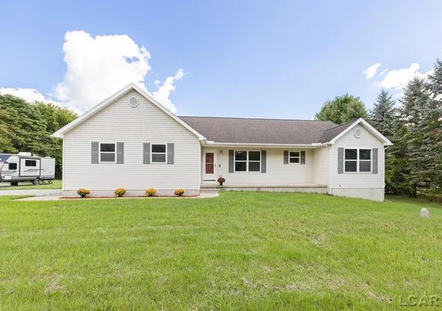 Photo 1 of Single family home for sale at 3995 Rogers Hwy, Britton, MI 49229 | MLS# 56050221030 | Listing updated on 2026-09-17