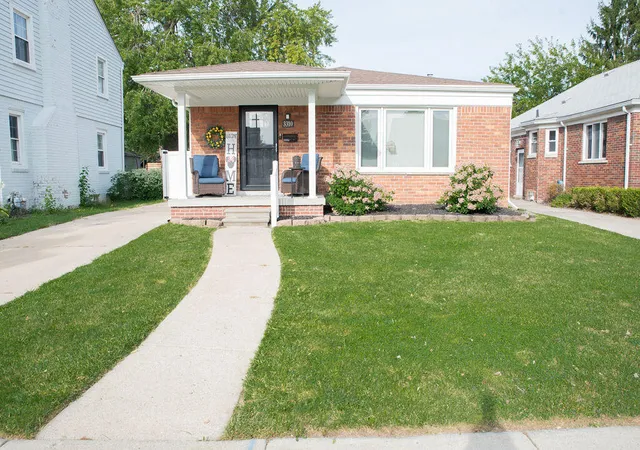 Photo 2 of Single family home for sale at 3310 Birchwood St, Trenton, MI 48183 | MLS# 81026047476 | Listing updated on 2026-09-09