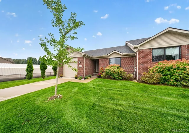 Listing Photo 1 - Condo for sale in building located at 1471 Duncan Ct, Chelsea, MI 48118 - Unit #