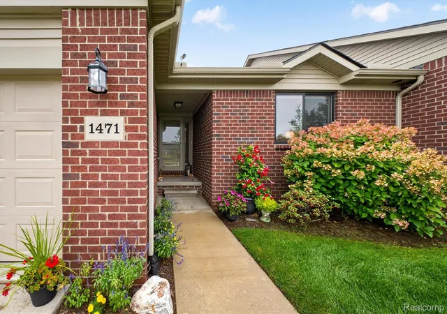Listing Photo 4 - Condo for sale in building located at 1471 Duncan Ct, Chelsea, MI 48118