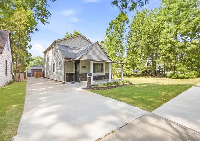 Photo 2 of Single family home for sale at 6655 Berwyn St, Dearborn Heights, MI 48127 | MLS# 81026047477 | Listing updated on 2026-09-12