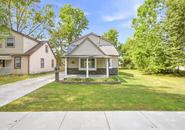 Photo 3 of Single family home for sale at 6655 Berwyn St, Dearborn Heights, MI 48127 | MLS# 81026047477 | Listing updated on 2026-09-12