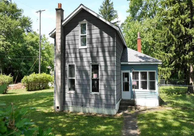 Single family home for sale at 400 Shattuck Rd, Saginaw, MI 48604 | MLS# 61050221033