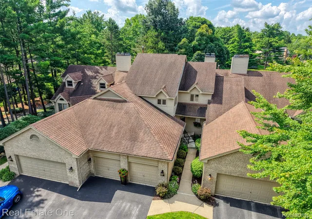 Photo 2 of Condo for sale at 4884 Pine Eagles Ct, Brighton, MI 48116 | MLS# 20261071882 | Listing updated on 2026-09-09