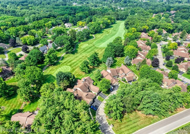 Listing Photo 4 - Condo for sale in building located at 4884 Pine Eagles Ct, Brighton, MI 48116