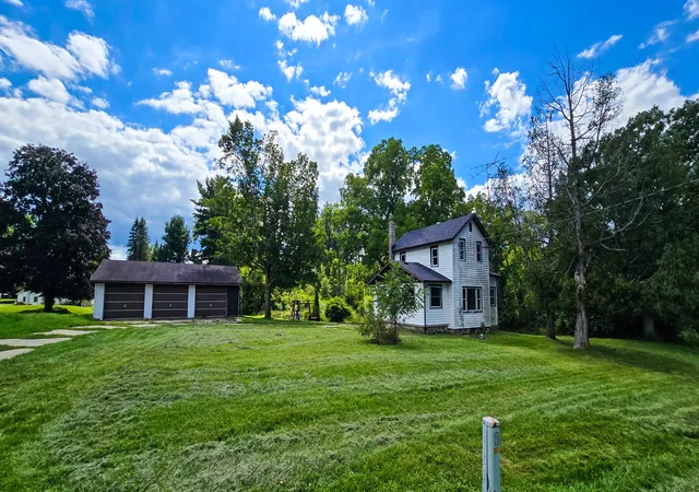 Single family home for sale at 3871 W Bacon Rd, Hillsdale, MI 49242 | MLS# 53026047480
