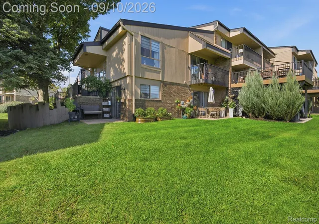 Photo 2 of Condo for sale at 988 Golfview Ct, Rochester Hills, MI 48307 | MLS# 20261071894 | Listing updated on 2026-09-15