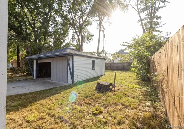 Photo 4 of Single family home for sale at 9221 Ashton Ave, Detroit, MI 48228 | MLS# 20261071898 | Listing updated on 2026-09-11