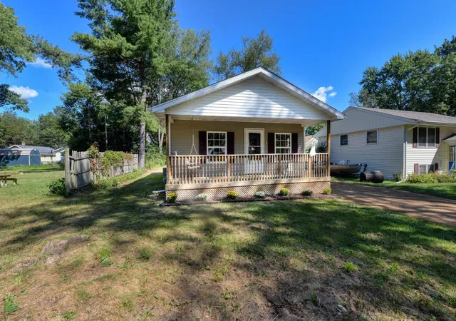 Photo 1 of Single family home for sale at 1621 Maple St, Niles, MI 49120 | MLS# 69026047491 | Listing updated on 2026-09-10