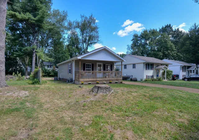 Photo 2 of Single family home for sale at 1621 Maple St, Niles, MI 49120 | MLS# 69026047491 | Listing updated on 2026-09-10
