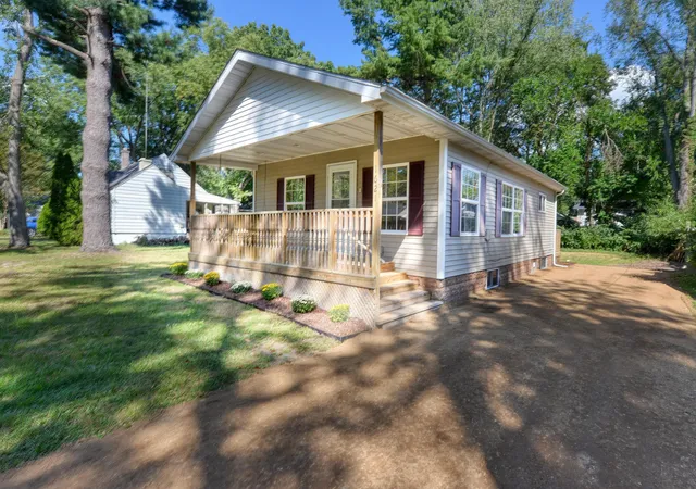 Photo 3 of Single family home for sale at 1621 Maple St, Niles, MI 49120 | MLS# 69026047491 | Listing updated on 2026-09-10