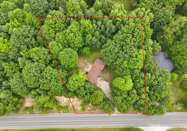 Photo 3 of Single family home for sale at 3787 Prouty Rd, Traverse City, MI 49686 | MLS# 78080073308 | Listing updated on 2026-09-11