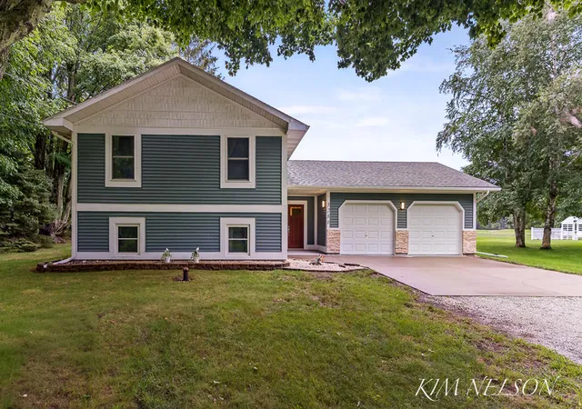 Photo 1 of Single family home for sale at 5280 Scenic Dr, Whitehall, MI 49461 | MLS# 71026047493 | Listing updated on 2026-09-09