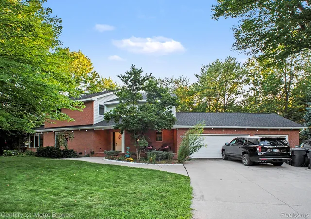 Photo 3 of Single family home for sale at 6003 Evergreen St, Midland, MI 48642 | MLS# 20261071905 | Listing updated on 2026-09-16