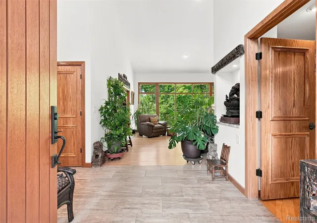 Photo 3 of Single family home for sale at 305 Wilshire Dr, Bloomfield Hills, MI 48302 | MLS# 20261071906 | Listing updated on 2026-09-12