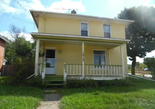 Photo 2 of Single family home for sale at 1813 S Martin Luther King Jr Dr, Jackson, MI 49203 | MLS# 55026047496 | Listing updated on 2026-09-11