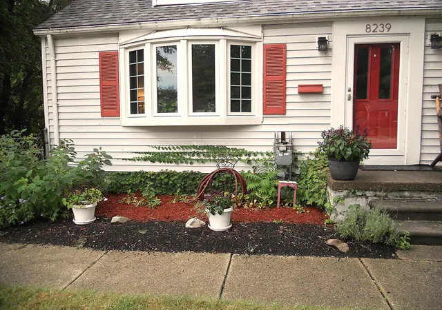 Photo 2 of Single family home for sale at 8239 Garbor Dr, Warren, MI 48093 | MLS# 58050221043 | Listing updated on 2026-09-15
