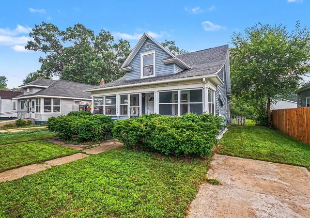 Photo 3 of Single family home for sale at 2128 Hoyt St, Muskegon, MI 49444 | MLS# 71026047499 | Listing updated on 2026-09-18
