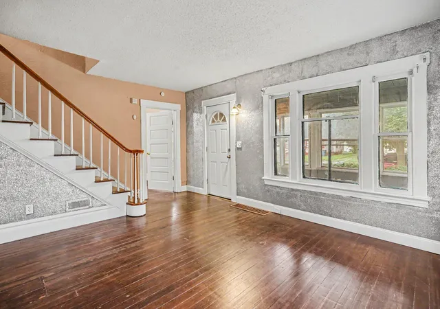 Photo 4 of Single family home for sale at 2128 Hoyt St, Muskegon, MI 49444 | MLS# 71026047499 | Listing updated on 2026-09-18