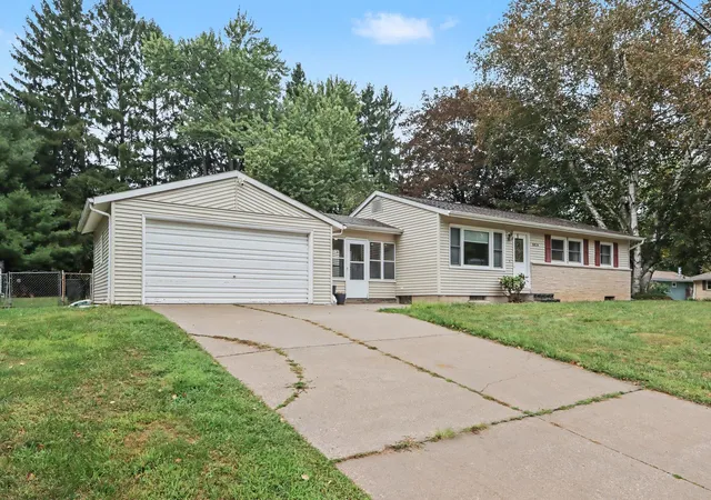 Photo 3 of Single family home for sale at 3024 Darmo St, Kalamazoo, MI 49008 | MLS# 66026047501 | Listing updated on 2026-09-18