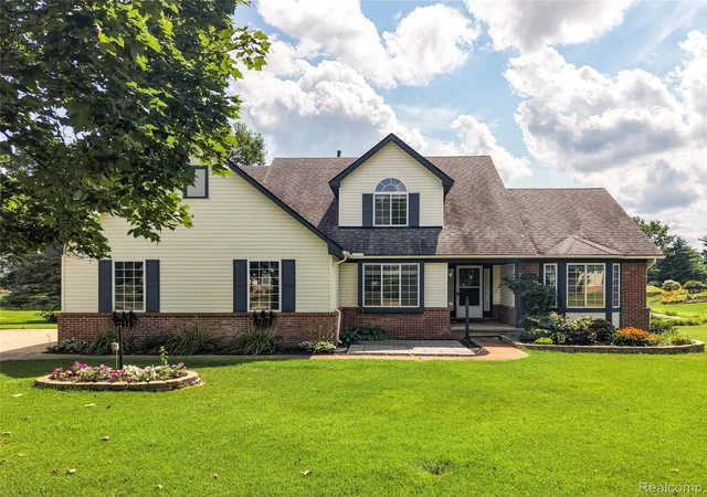 Photo 2 of Single family home for sale at 221 Maplewood Dr, Clarkston, MI 48348 | MLS# 20261071914 | Listing updated on 2026-09-13