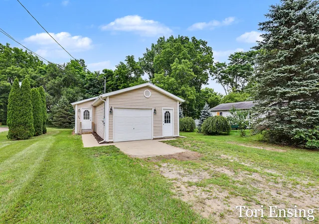 Photo 3 of Single family home for sale at 326 N Mills St, Greenville, MI 48838 | MLS# 65026047506 | Listing updated on 2026-09-08