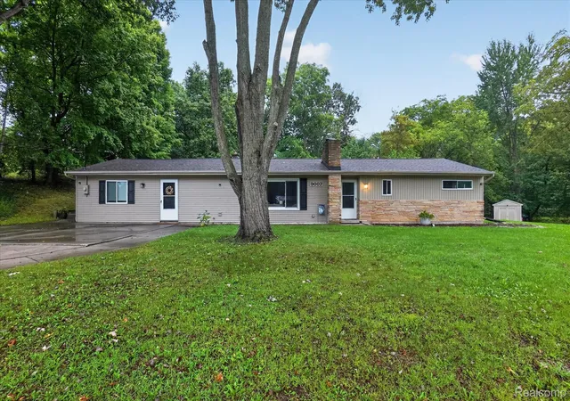 Photo 3 of Single family home for sale at 9007 Joseph St, Grand Blanc, MI 48439 | MLS# 20261071930 | Listing updated on 2026-09-11