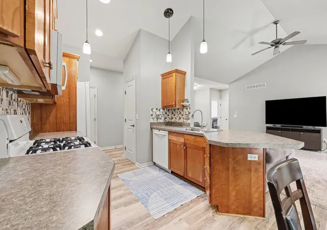 Photo 3 of Single family home for sale at 1172 Lexington Blvd, Jackson, MI 49201 | MLS# 55026047510 | Listing updated on 2026-09-08