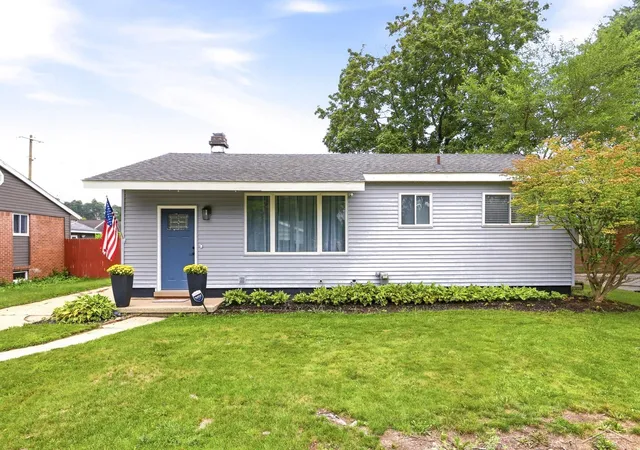 Photo 2 of Single family home for sale at 1414 Clay St, Midland, MI 48642 | MLS# 61050221051 | Listing updated on 2026-09-08