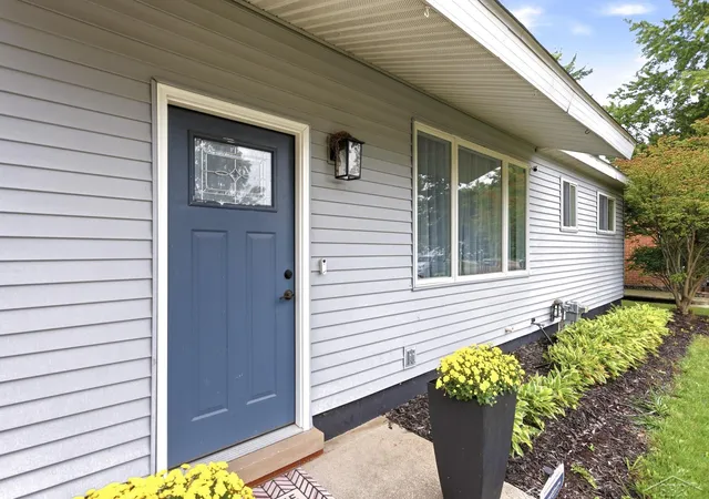 Photo 3 of Single family home for sale at 1414 Clay St, Midland, MI 48642 | MLS# 61050221051 | Listing updated on 2026-09-08