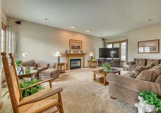 Photo 3 of Single family home for sale at 2886 E Country Ln, Monroe, MI 48162 | MLS# 57050221057 | Listing updated on 2026-09-12