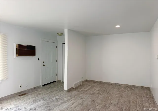 Photo 4 of Condo for sale at 8401 18 Mile Rd #29, Sterling Heights, MI 48313 | MLS# 20261071942 | Listing updated on 2026-09-09