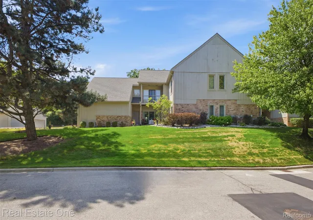 Photo 2 of Condo for sale at 29363 Laurel Dr #38, Farmington Hills, MI 48331 | MLS# 20261071946 | Listing updated on 2026-09-12