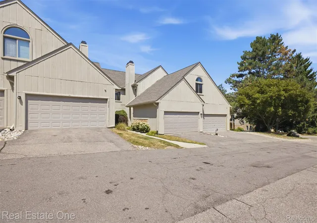 Photo 3 of Condo for sale at 29363 Laurel Dr #38, Farmington Hills, MI 48331 | MLS# 20261071946 | Listing updated on 2026-09-12