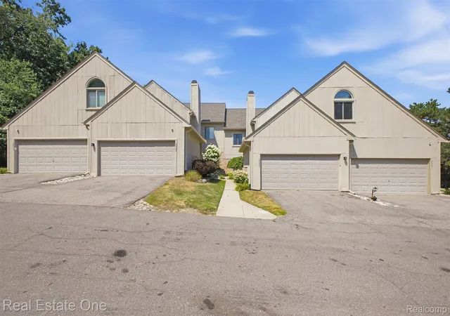 Photo 3 of Condo for sale at 29363 Laurel Dr #38, Farmington Hills, MI 48331 | MLS# 20261071946 | Listing updated on 2026-09-19